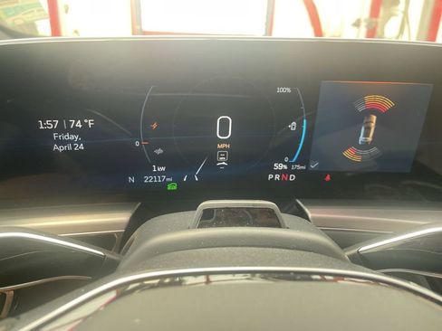 Used 2024 Cadillac Lyriq Luxury AWD/4WD image 13