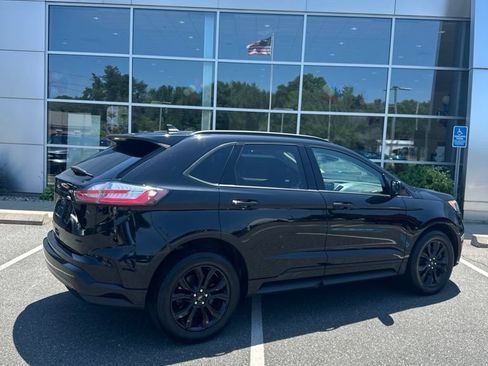 Used 2022 Ford Edge SE w/ Black Appearance Package AWD/4WD image 3