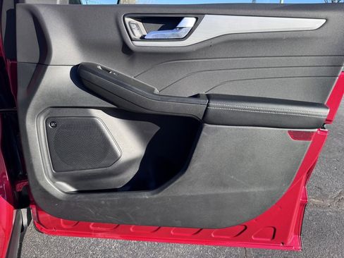 Used 2025 Ford Escape SE w/ PHEV Premium Package image 28