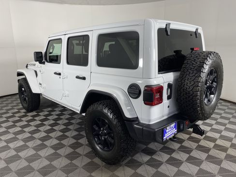 Used 2019 Jeep Wrangler Unlimited Sahara w/ Quick Order Package 24M Moab AWD/4WD image 10