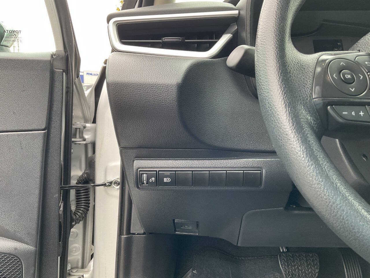 Used 2025 Toyota Corolla LE FWD image 16