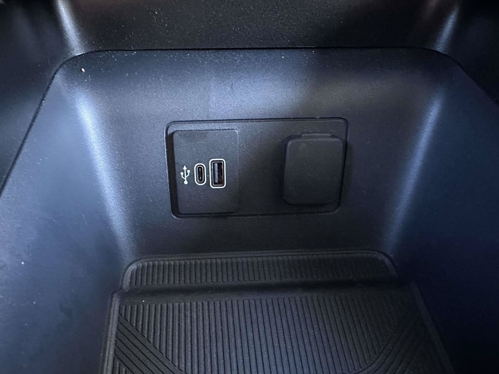 Used 2026 Ford Explorer Active AWD/4WD image 26