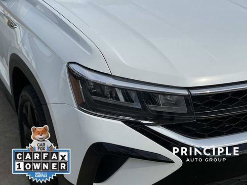 Used 2024 Volkswagen Taos SE image 9