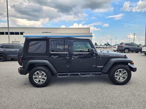 Used 2017 Jeep Wrangler Unlimited Rubicon w/ Cold Weather Group image 3