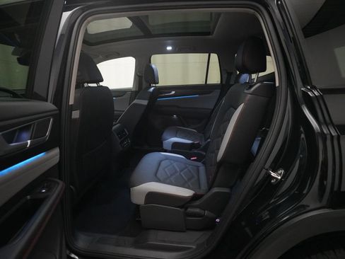 Used 2026 Volkswagen Atlas Peak Edition AWD/4WD image 16