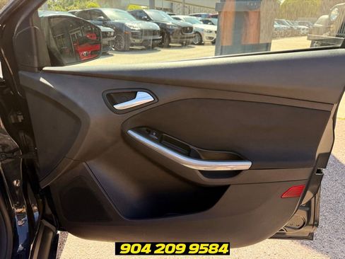 Used 2014 Ford Focus Titanium FWD image 32