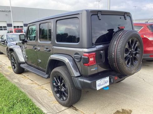 Used 2022 Jeep Wrangler Unlimited Sahara w/ Cold Weather Group AWD/4WD image 14