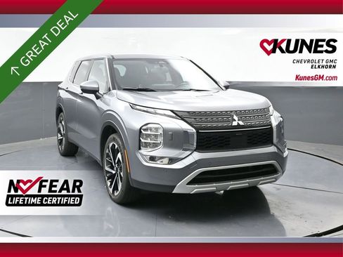 Used 2024 Mitsubishi Outlander SE image 1