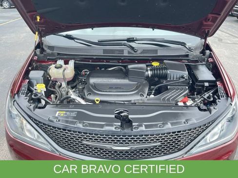Used 2019 Chrysler Pacifica Touring Plus w/ S Appearance Package FWD image 29