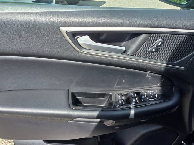 Used 2020 Ford Edge SEL AWD/4WD image 16