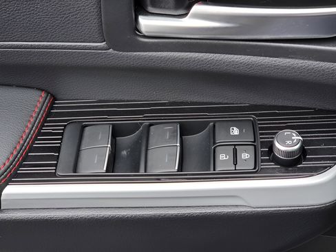 Used 2025 Toyota Sienna XSE w/ XSE Plus Package image 27