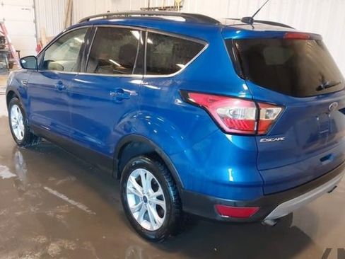 Used 2018 Ford Escape SE image 3