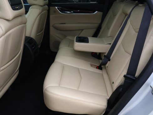 Used 2017 Cadillac XT5 Luxury image 19