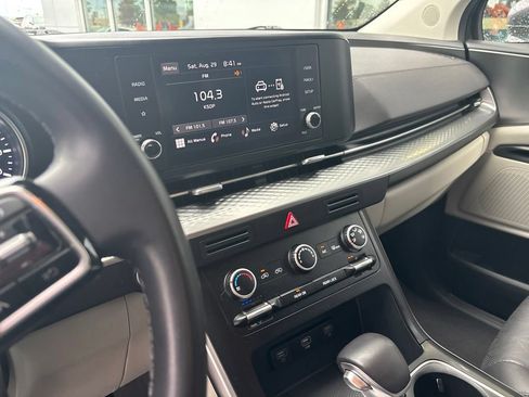 Used 2024 Kia Carnival LX FWD image 5