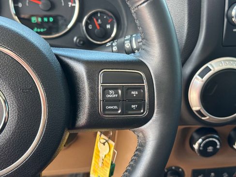 Used 2016 Jeep Wrangler Unlimited Rubicon w/ Max Tow Package AWD/4WD image 28