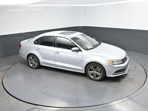 Used 2015 Volkswagen Jetta TDI SE FWD image 31