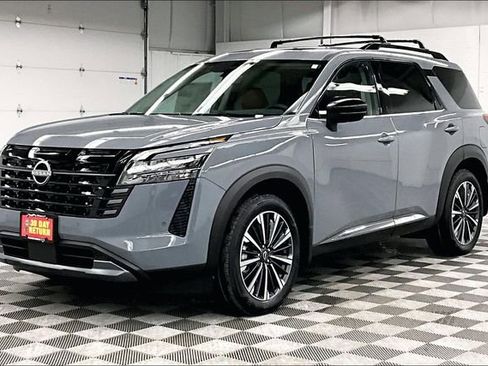New 2026 Nissan Pathfinder Platinum image 3