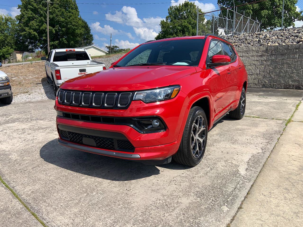 Used 2022 Jeep Compass Limited AWD/4WD image 1