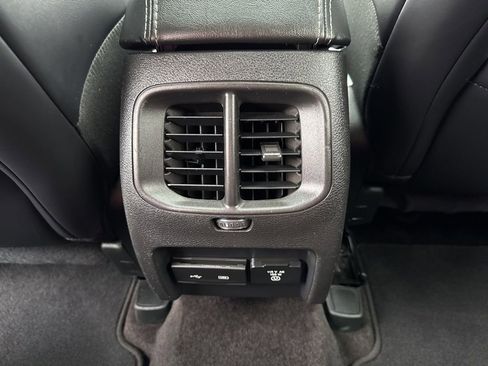 Used 2019 Jeep Cherokee Limited w/ Technology Group image 21