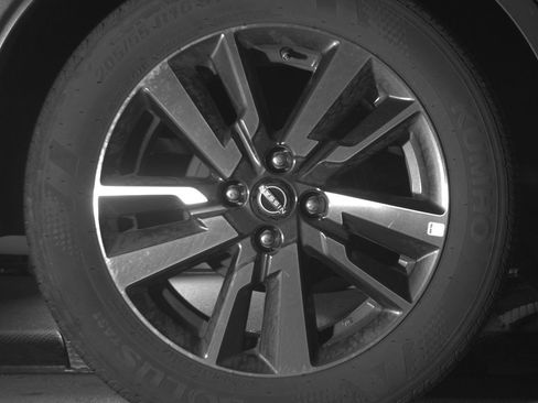 Used 2025 Nissan Versa SV image 15