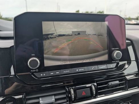 Used 2025 Nissan Pathfinder SV FWD image 16