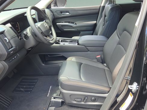 New 2026 Nissan Pathfinder SL FWD image 9