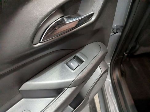 Used 2025 Chevrolet Trax LT w/ LT Convenience Package image 20