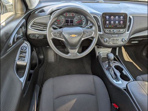 Used 2025 Chevrolet Malibu LT image 8