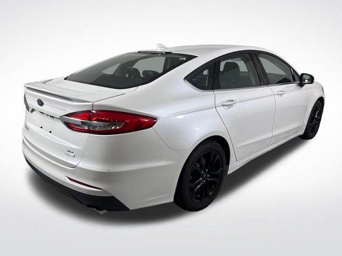 Used 2019 Ford Fusion SE w/ Equipment Group 151A FWD image 3