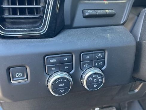 Used 2024 GMC Sierra 2500 AT4 w/ Technology Package image 10