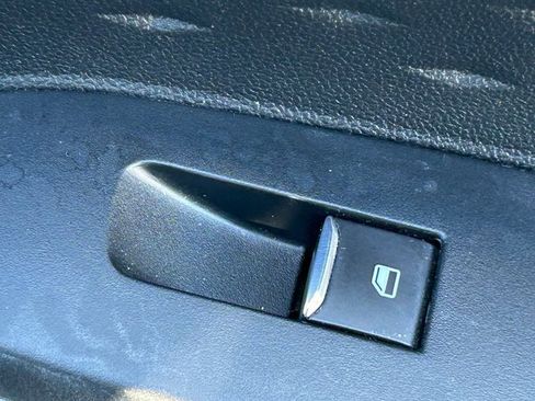 Used 2020 Ford Escape SE Sport image 37