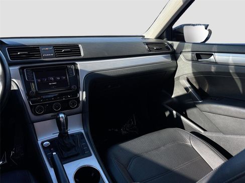 Used 2019 Volkswagen Passat 2.0T Wolfsburg image 25