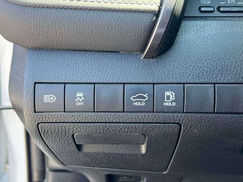 Used 2019 Toyota Camry SE FWD image 26