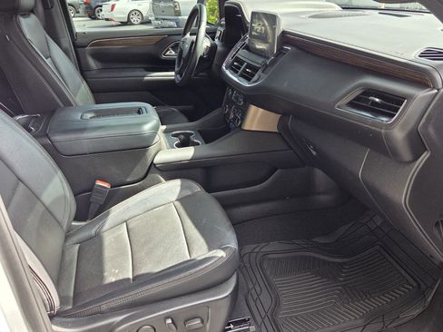 Used 2024 Chevrolet Suburban High Country image 13