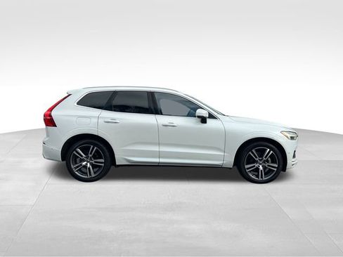 Used 2019 Volvo XC60 T5 Momentum w/ Multimedia Package image 6