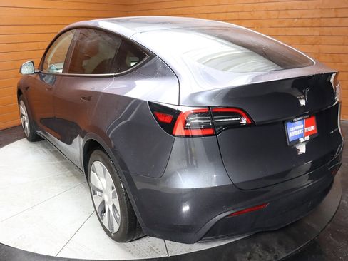 Used 2021 Tesla Model Y Long Range image 9