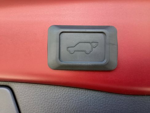 Used 2023 Toyota RAV4 XLE Premium image 17