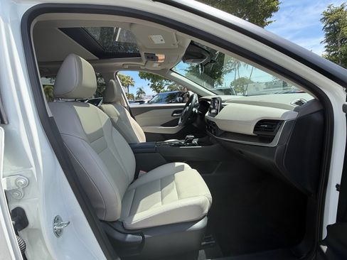 Certified 2023 Nissan Rogue SV w/ SV Premium B Package FWD image 18
