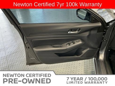 Used 2025 Nissan Altima 2.5 SV FWD image 33