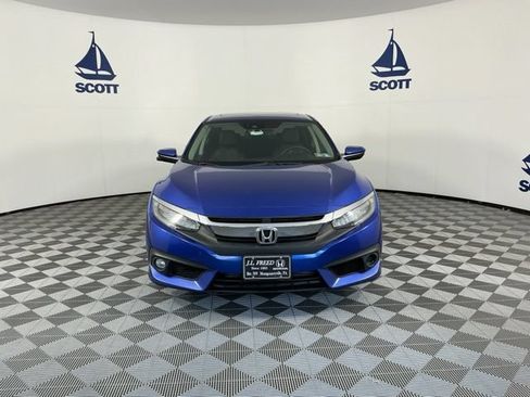 Used 2018 Honda Civic Touring image 2