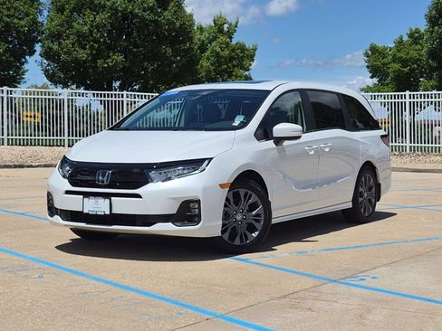 Used 2025 Honda Odyssey Touring image 2
