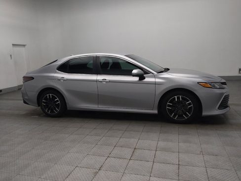 Used 2022 Toyota Camry LE image 11