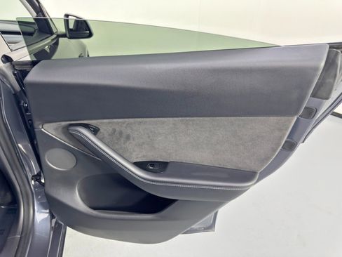 Used 2020 Tesla Model Y Long Range image 45
