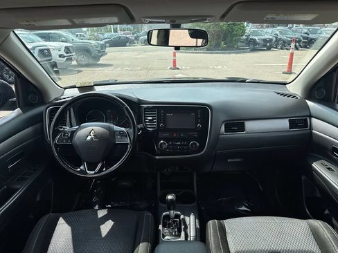 Used 2016 Mitsubishi Outlander SE AWD/4WD image 11