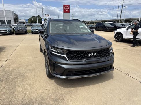 Used 2023 Kia Sorento S w/ Panoramic Sunroof Package image 9