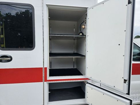 Used 2013 Ford F450 XLT w/ Ambulance Preparation Pkg RWD image 46