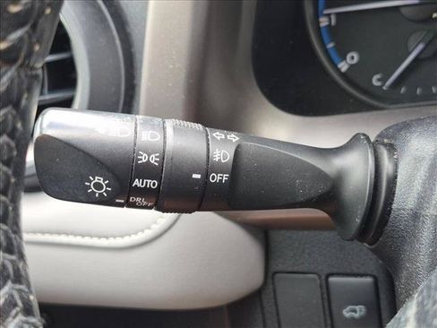Used 2017 Toyota RAV4 XLE FWD image 6