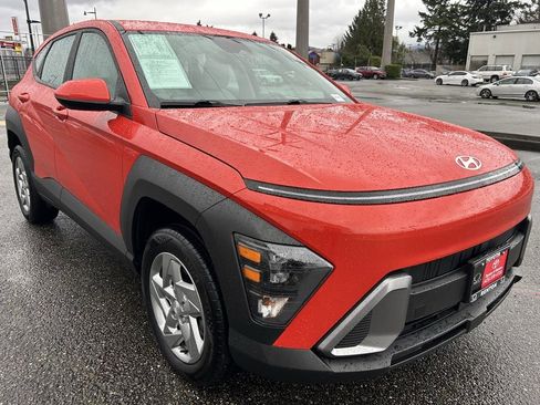 Used 2024 Hyundai Kona SE image 3
