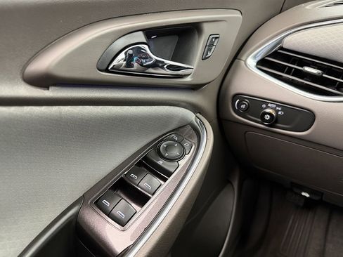 Used 2016 Chevrolet Malibu LT FWD image 11