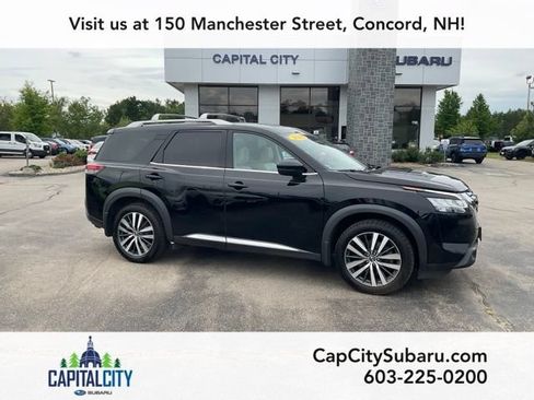 Used 2022 Nissan Pathfinder Platinum w/ Cargo Package AWD/4WD image 1
